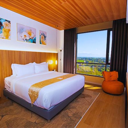 Levo Hotel Urdaneta Bagian luar foto