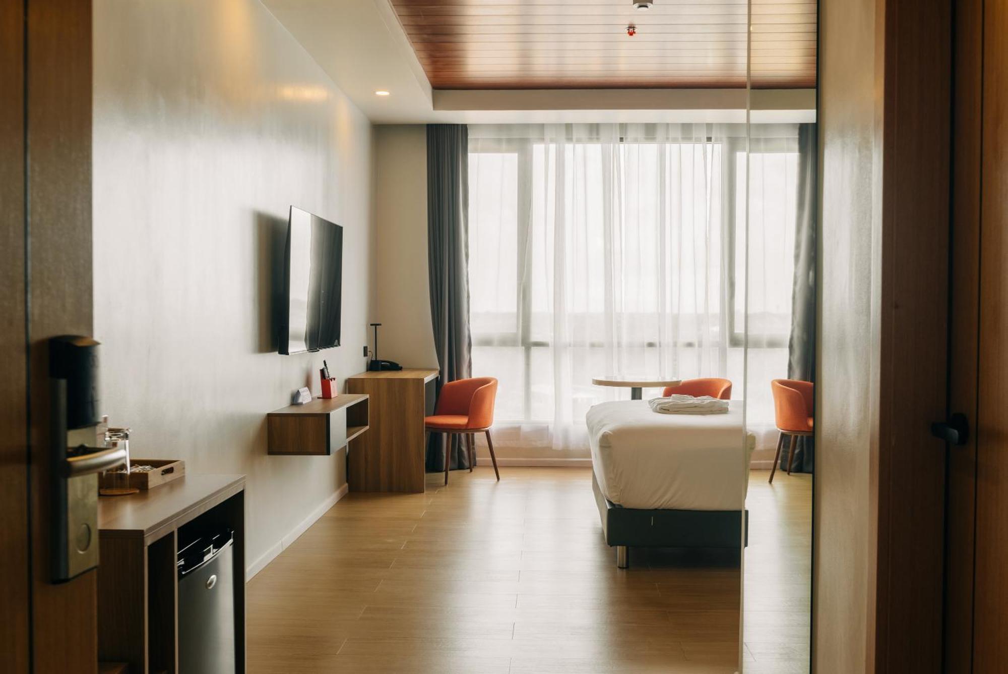 Levo Hotel Urdaneta Bagian luar foto
