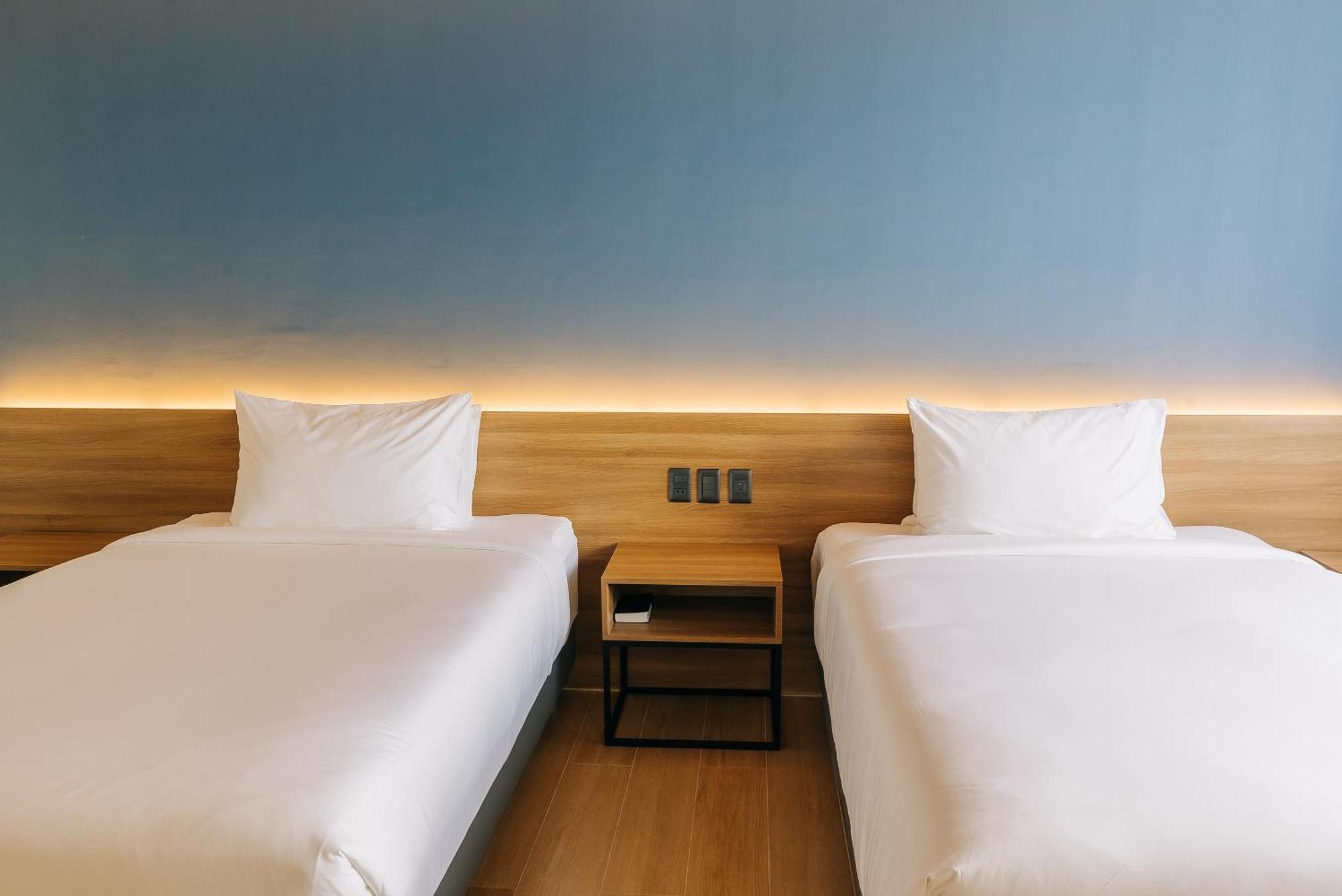 Levo Hotel Urdaneta Bagian luar foto