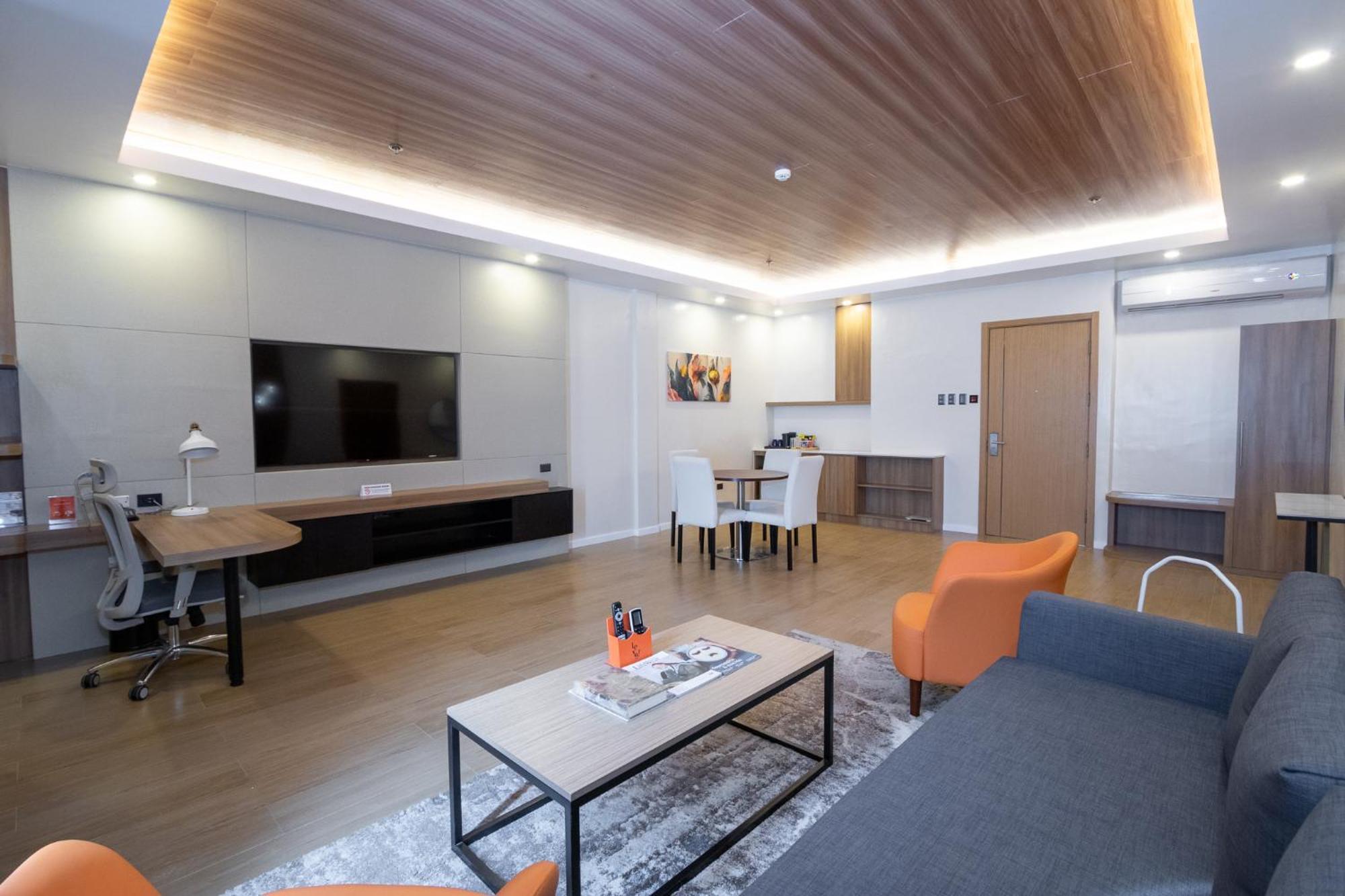 Levo Hotel Urdaneta Bagian luar foto